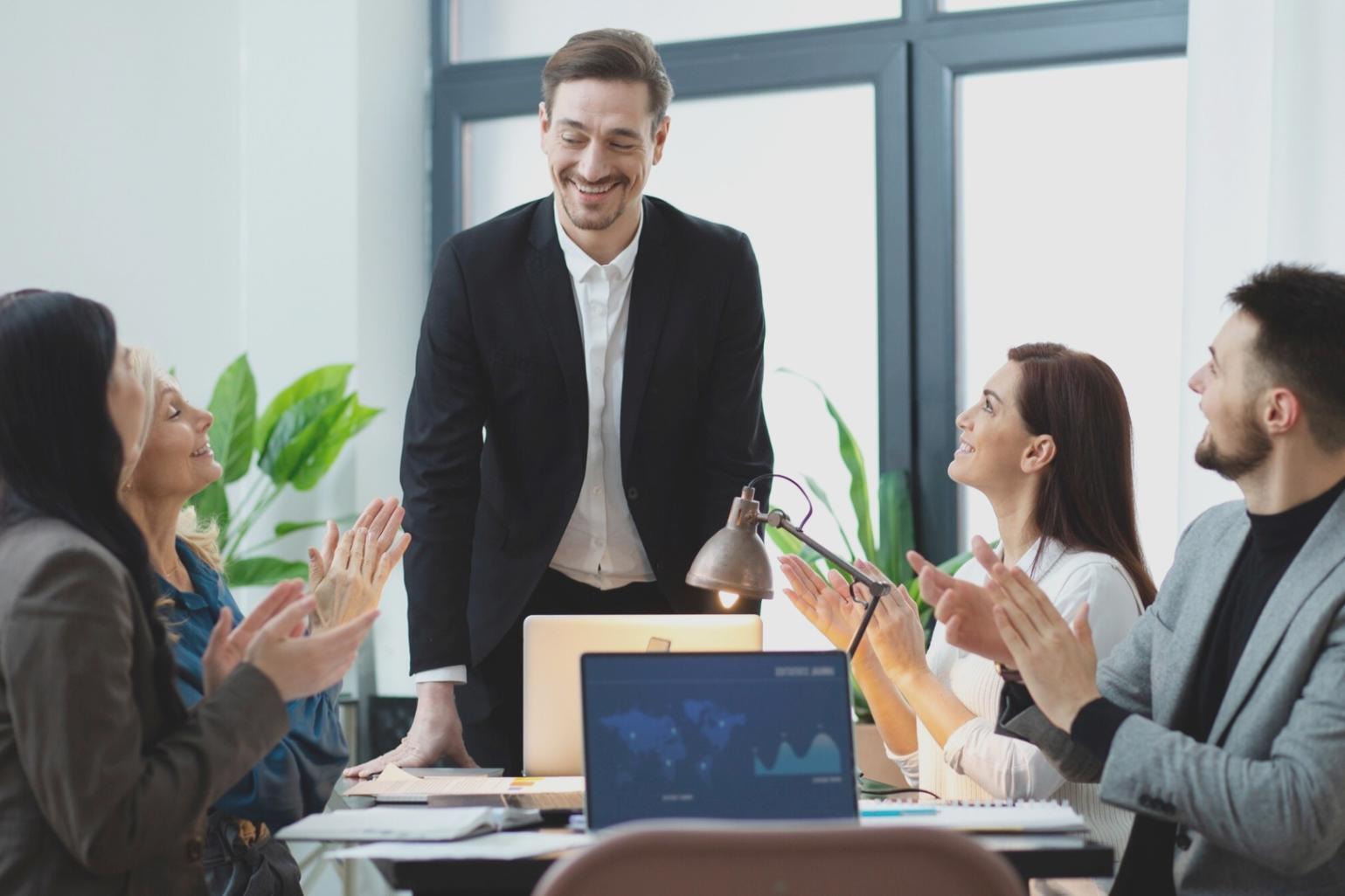 Suasana diskusi pembelajaran keuangan Gyldron