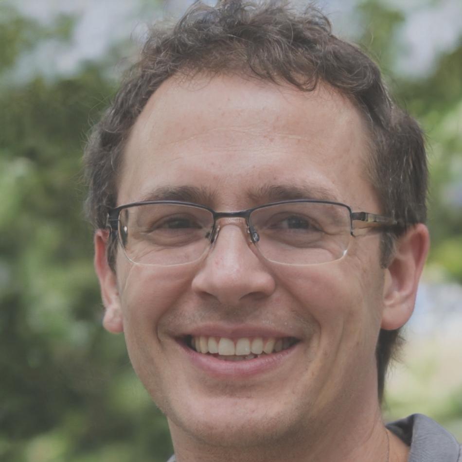 Darius Komala, mentor senior dengan pengalaman 12 tahun di pasar modal