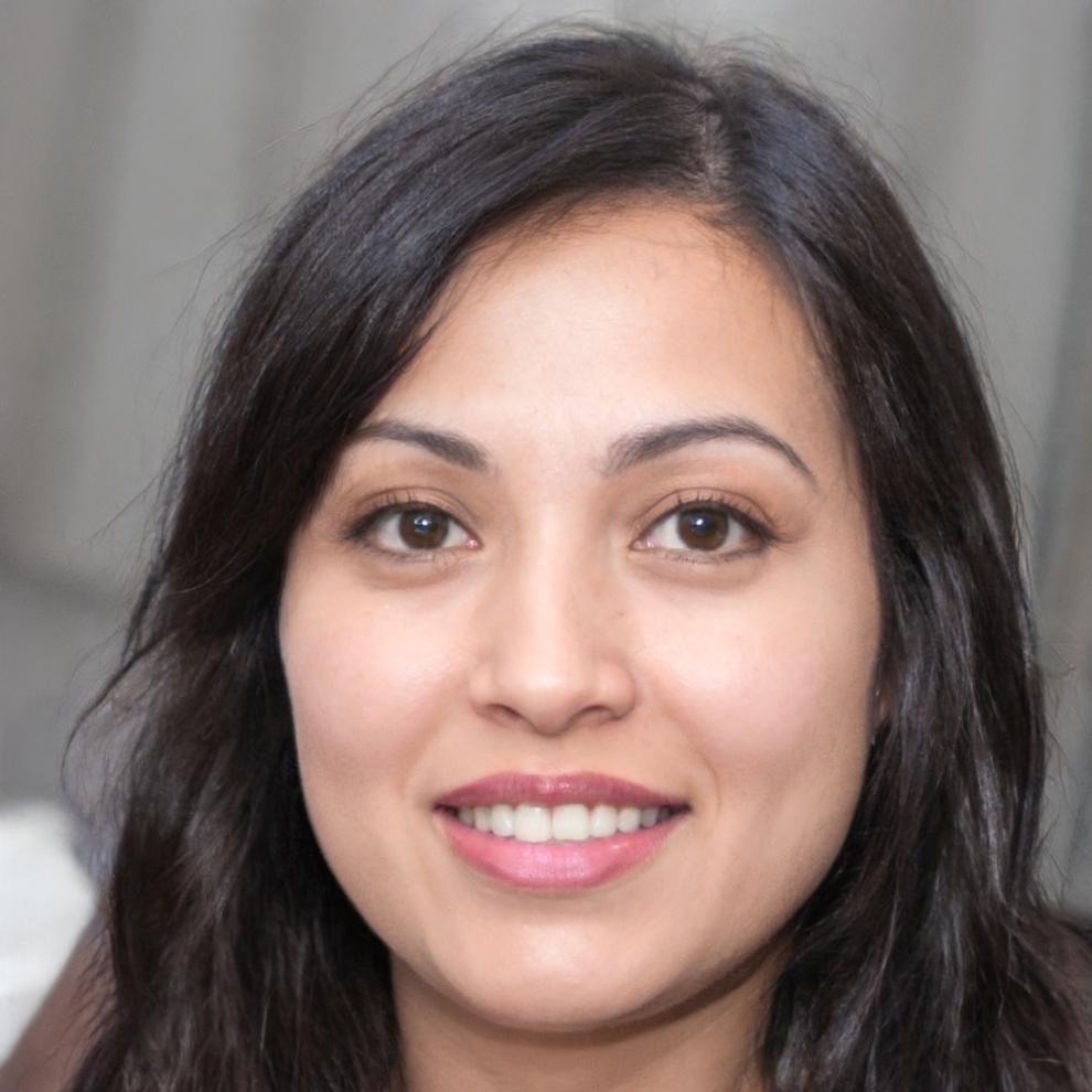 Potret profesional Maya Kusuma, konsultan strategi investasi